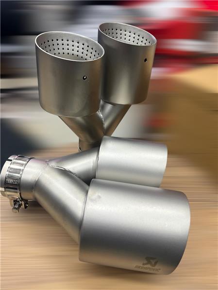 AKRAPOVİÇ 114MM İÇİ DELİKLİ İTHAL GRİ ÇİFTLİ EGZOZ UCU SETİ